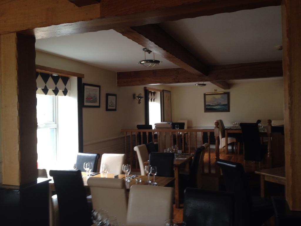 The Fleet Inn Guesthouse & Restaurant Killybegs Exterior photo